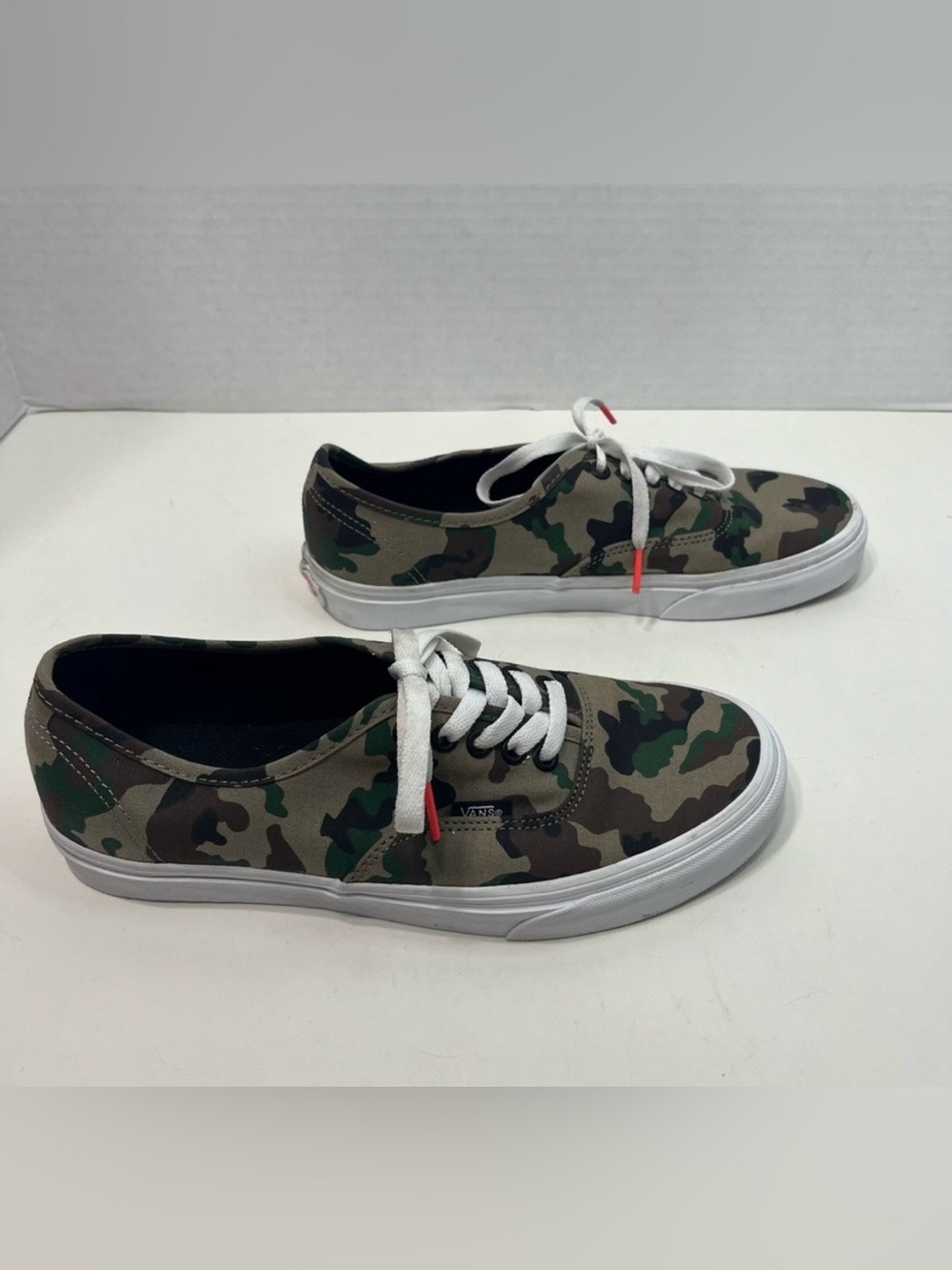 VANS Camo unisex sneakers men’s size 8 or women’s size 9.5 casual camouflage